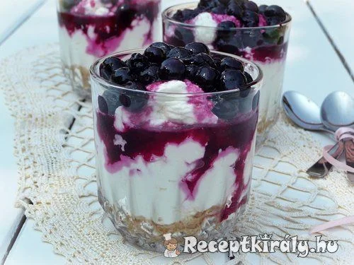 Áfonyás sajttorta pohárkrém