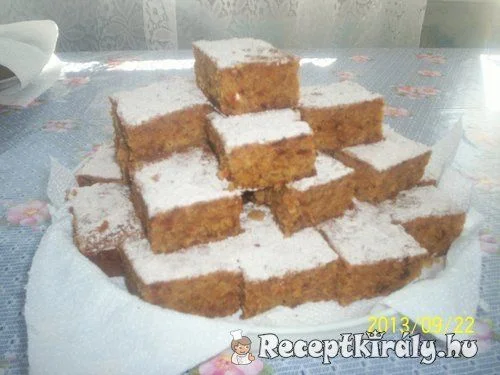 Almás piskóta dióval és fahéjjal