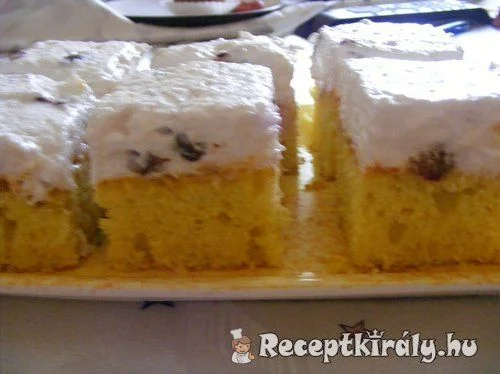 Aszalt szilvás habos kocka recept