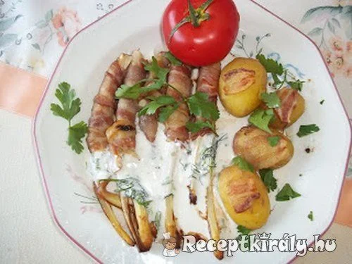 Baconbe tekert spárga újkrumplival