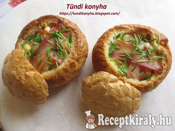 Baconos-tojásos-virslis zsemle recept