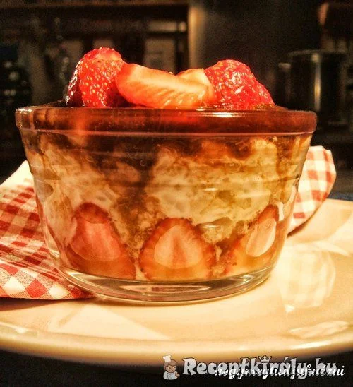 Bodzás tejberizs karamellás rebarbara öntettel recept