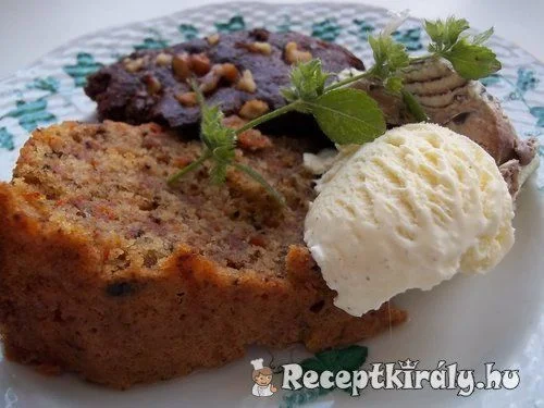 Brandyvel locsolt tortaszeletek fagylalttal recept