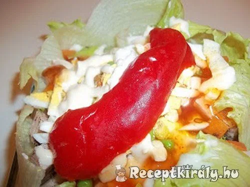 Chilis majonézes saláta sonkával tojással zöldségekkel recept