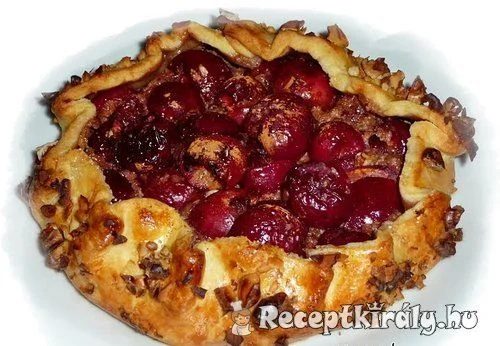 Cseresznyés pite diós krémmel