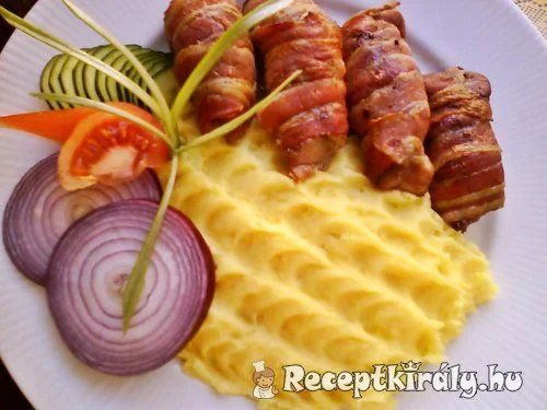 Csípős csirkemáj bacon köntösben recept