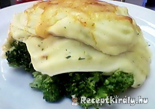 Sajtos brokkoli csőben sütve