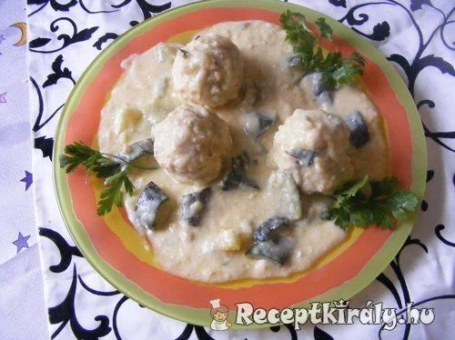 Cukkinifőzelék húsgombóccal