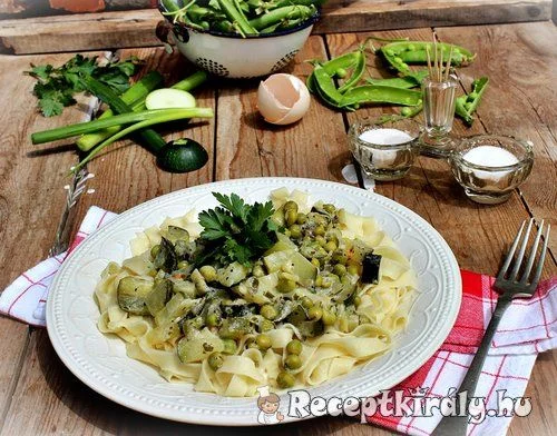 Cukkinis-zöldborsós tészta recept