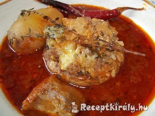 Darált hússal töltött sajtos gombafejek paradicsomszószban recept