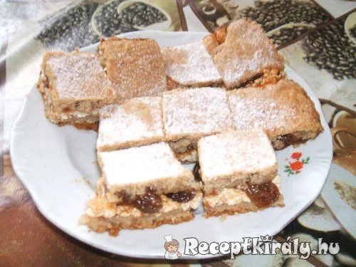 Diétás túrós mazsolás lekváros lepény recept