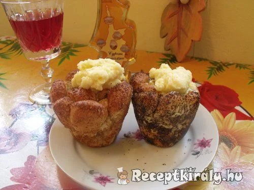Diós-mákos aranygaluska rózsák recept