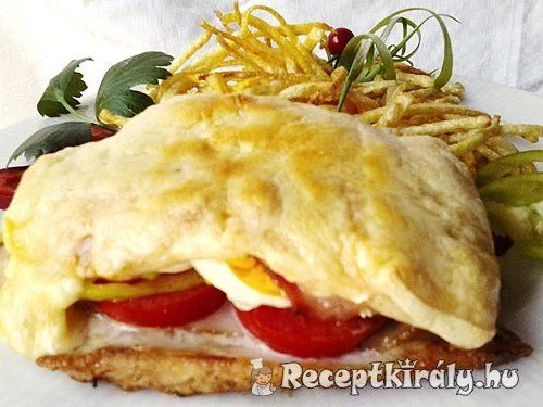 Emeletes csirkemell baconnel és sajttal