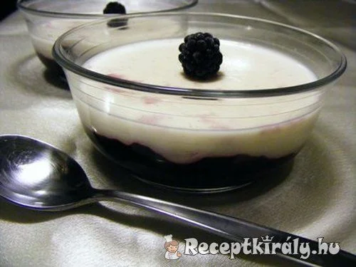 Erdei gyümölcsös panna cotta recept