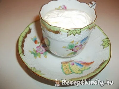 Espresso brandyvel és tejszínhabbal recept
