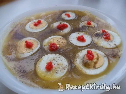 Fehérboros cukkini krémleves tojással lazaccal recept