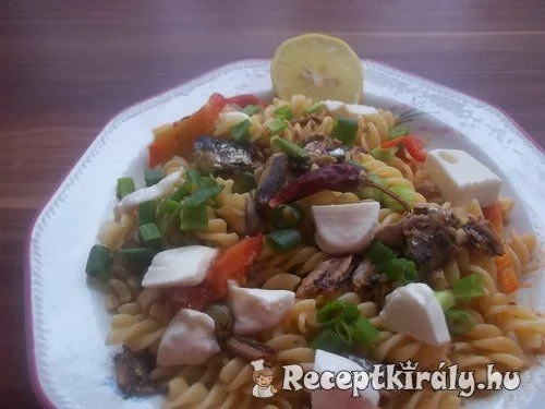Fusili chiliszószos szardíniával mozzarellával