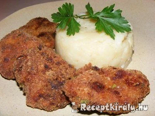 Zöldfűszeres fasírt hagymás krumplival
