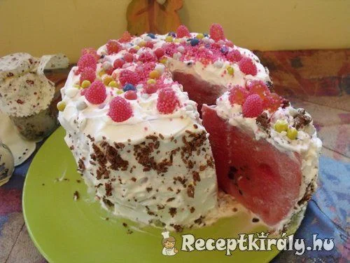 Görögdinnyés torta tejszínhabbal