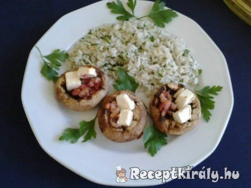 Gombafejek baconnal és fetával töltve