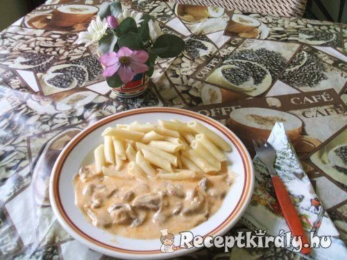 Gombapaprikás penne tésztával recept
