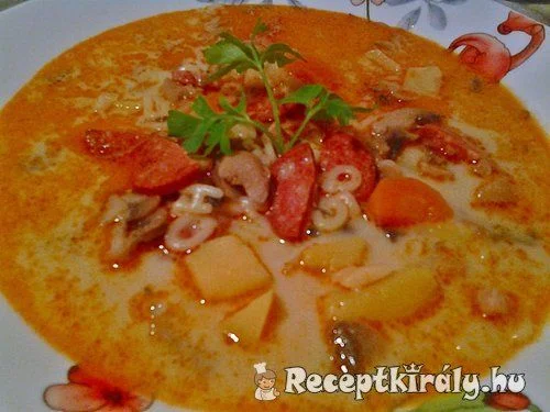 Gombás-kolbászos burgonyaleves