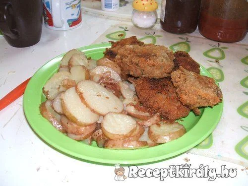 Húspogácsa fokhagymás újburgonyával recept