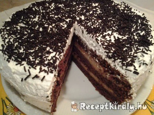 Karamellás tejszínes torta