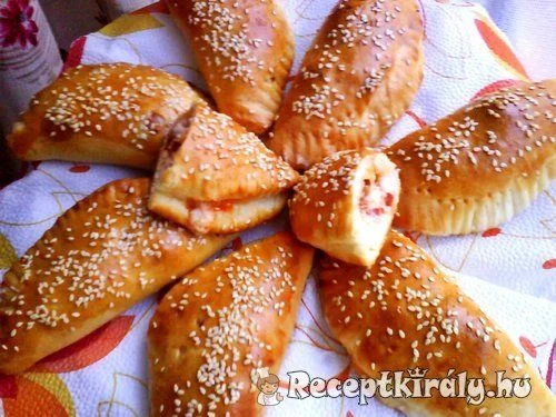 Kolbászos-krémsajtos batyu