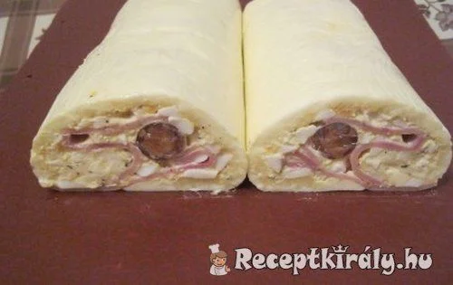 Kolbászos sajttekercs