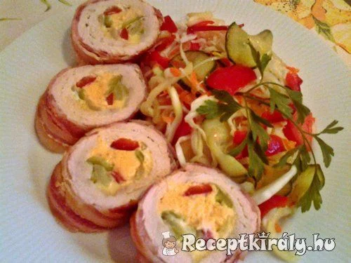 Krémsajtos göngyölt karajszeletek baconnel