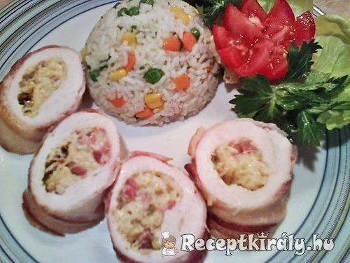 Krémsajtos göngyölt pulykamell baconbe tekerve