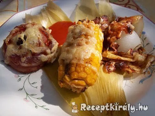 Kukoricacső baconbe tekert paradicsommal