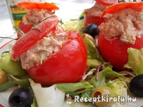 Libamájjal tojással töltött paradicsom mediterrán salátával hidegen recept