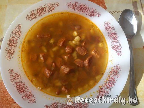 Magyaros babgulyás házi csipetkével recept