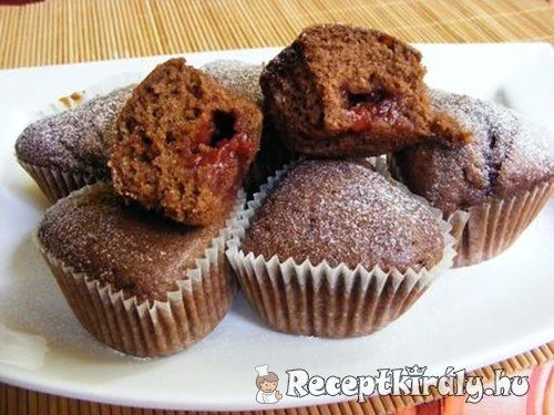 Málnalekvárral töltött csokoládés muffin