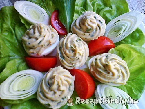 Medvehagymás töltött tojások recept