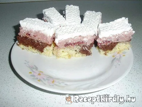 Meggyes habos szelet
