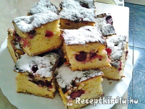 Meggyes piskóta recept