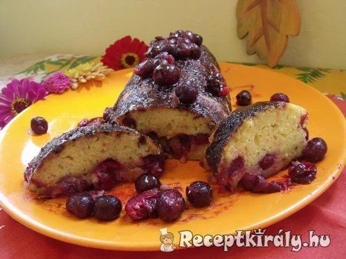 Meggyes pite őzgerinc formában kakaós öntettel