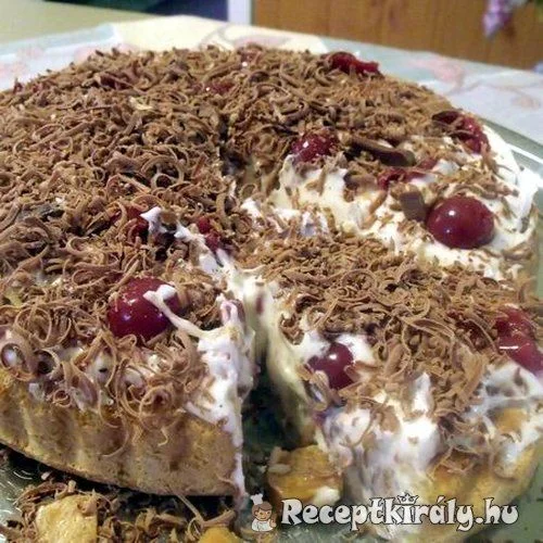 Meggyes sztracsatella torta