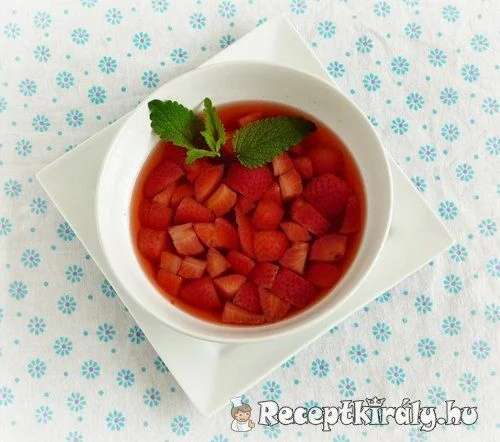 Mentás-gyömbéres eperleves recept
