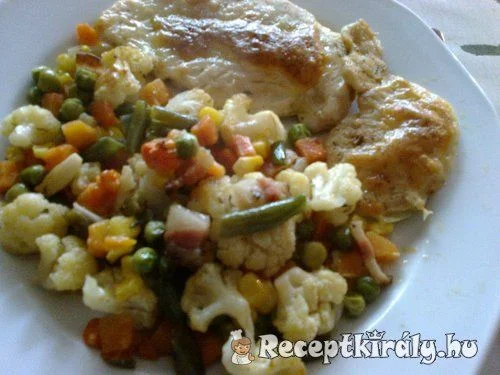 Mozzarellás csirkemell zöldségágyon