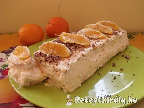 Narancsos tejfölös kekszes torta