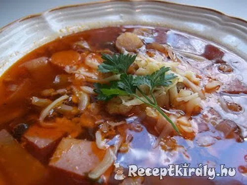 Nyári zöldségleves pizzasonkával recept