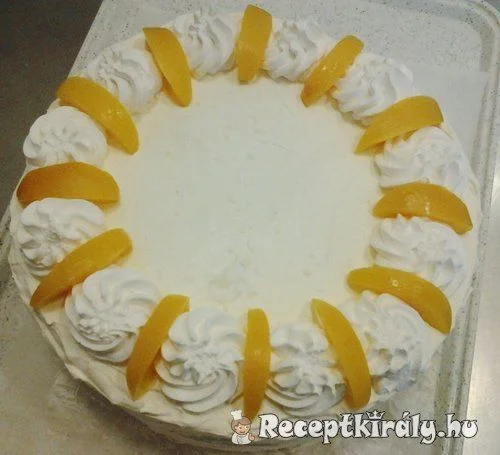 Oroszkrémtorta őszibarackkal