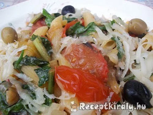 Penne gombával mángolddal füstölt sajttal