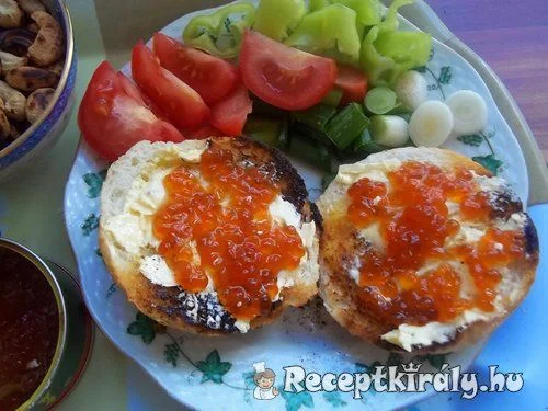 Piros kaviáros szendvics recept