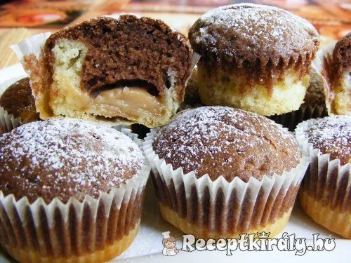 Pudinggal töltött fekete-fehér muffin