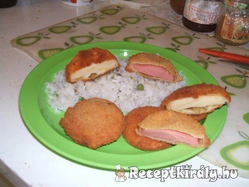 Rántott sajt és párizsi rizi-bizivel recept
